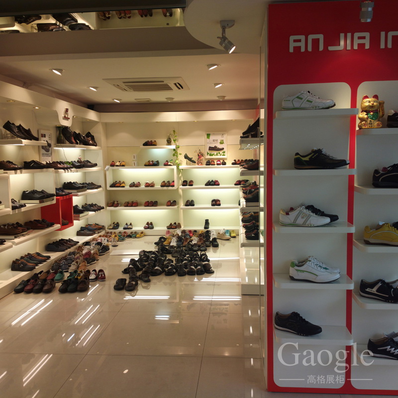安嘉英皮鞋展柜