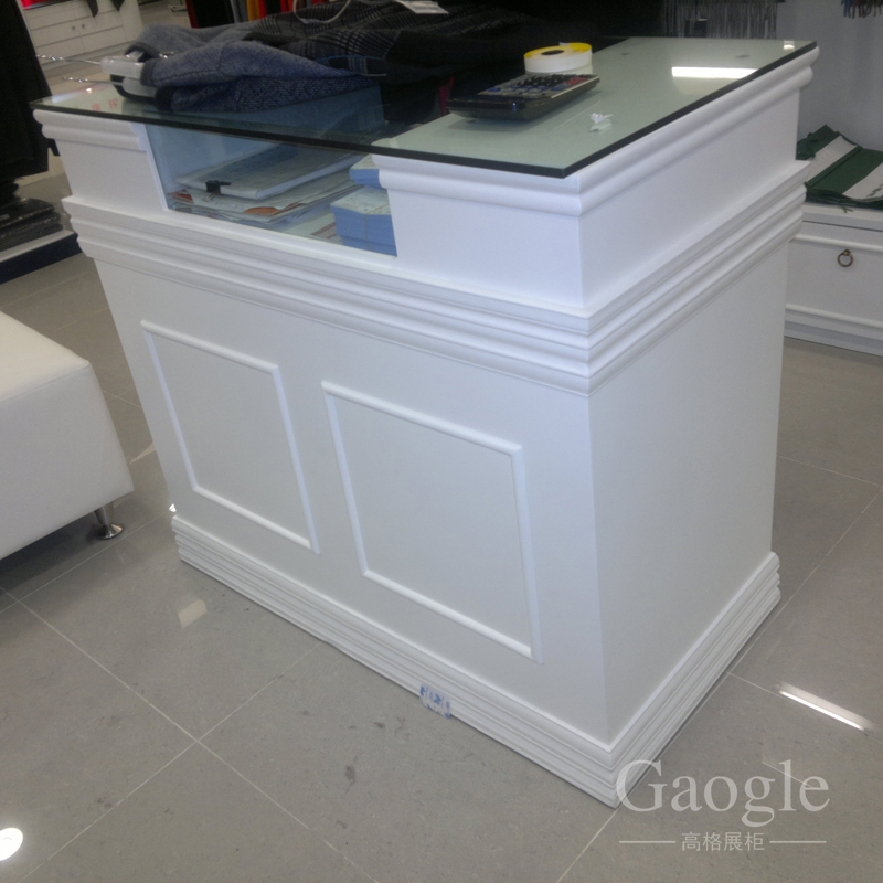 春竹德鯊男裝展柜