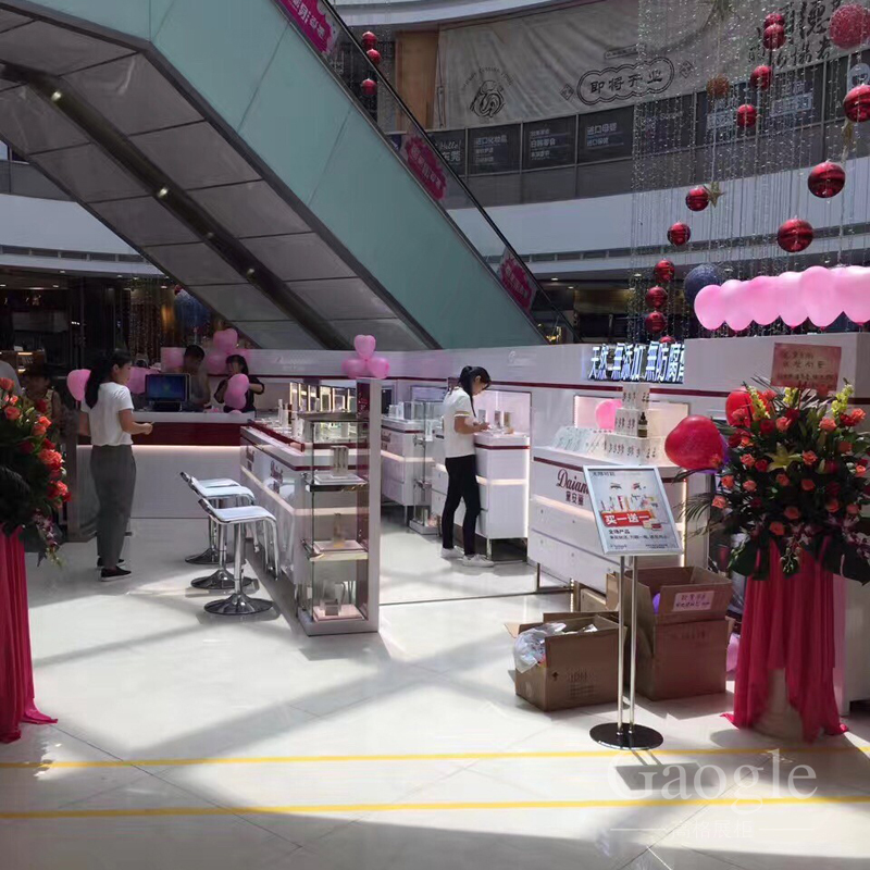 黛安麗化妝品展柜