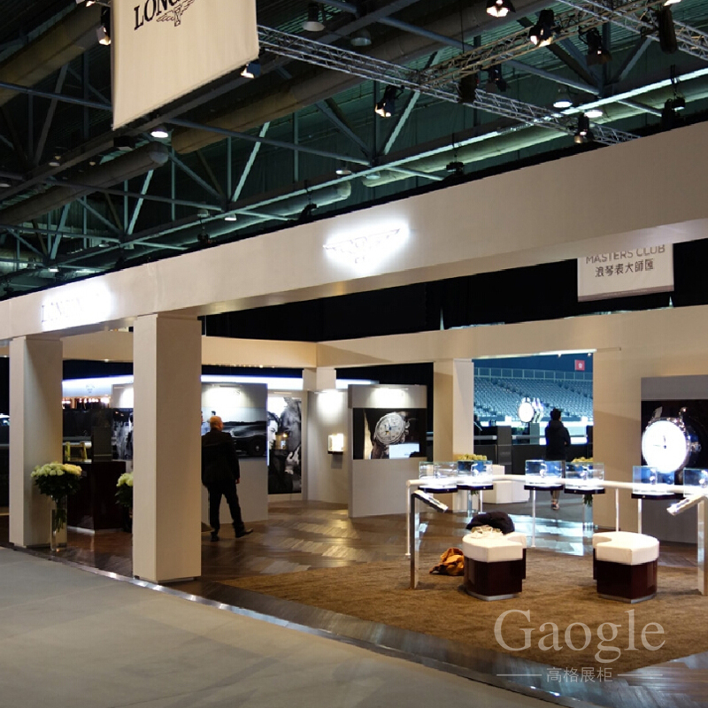 浪琴手表展柜