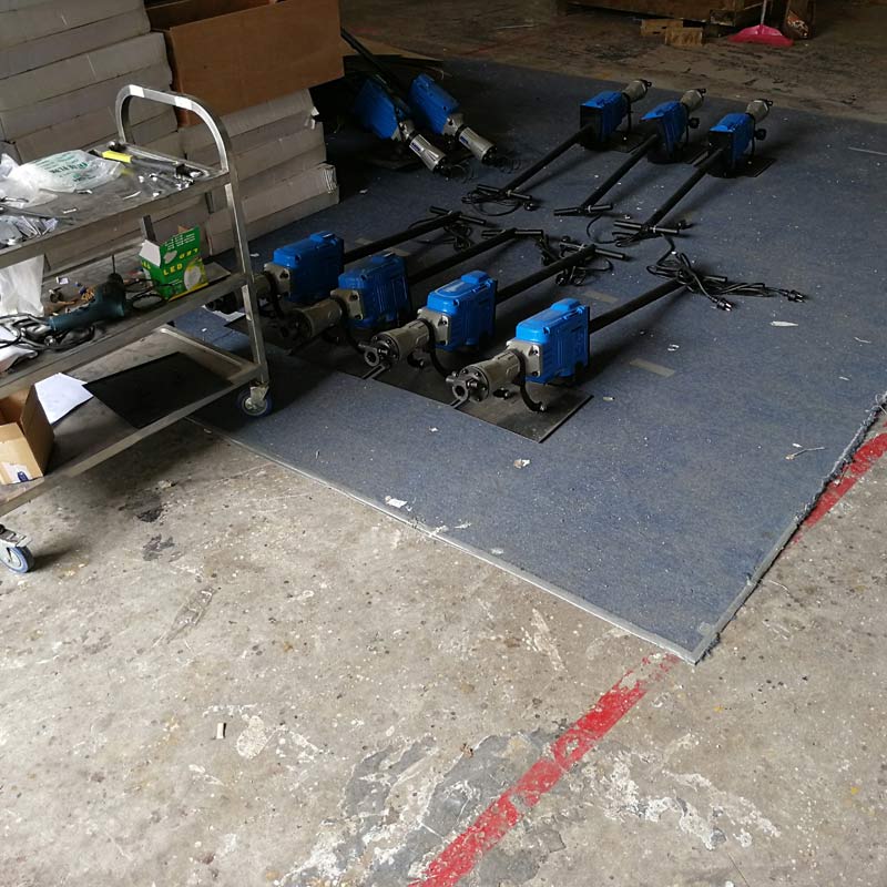 激光切割機(jī)工作臺(tái)除渣機(jī)