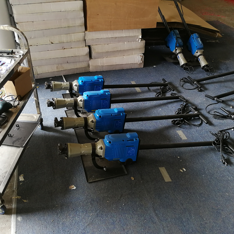 激光切割機(jī)工作臺(tái)除渣機(jī)